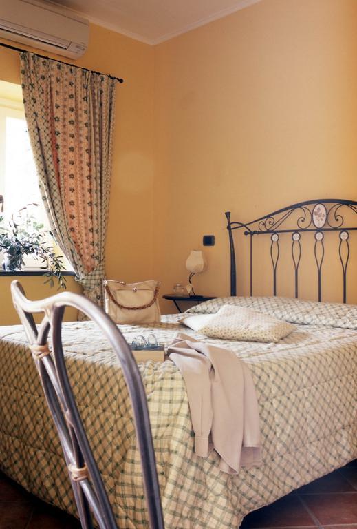 Uliveto Saglietto Agriturismo A Poggi Apartments Imperia Cameră foto